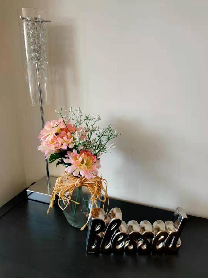 Waterfalls Hotel - Suite In Falls Downtown With Pool Victoria Bagian luar foto