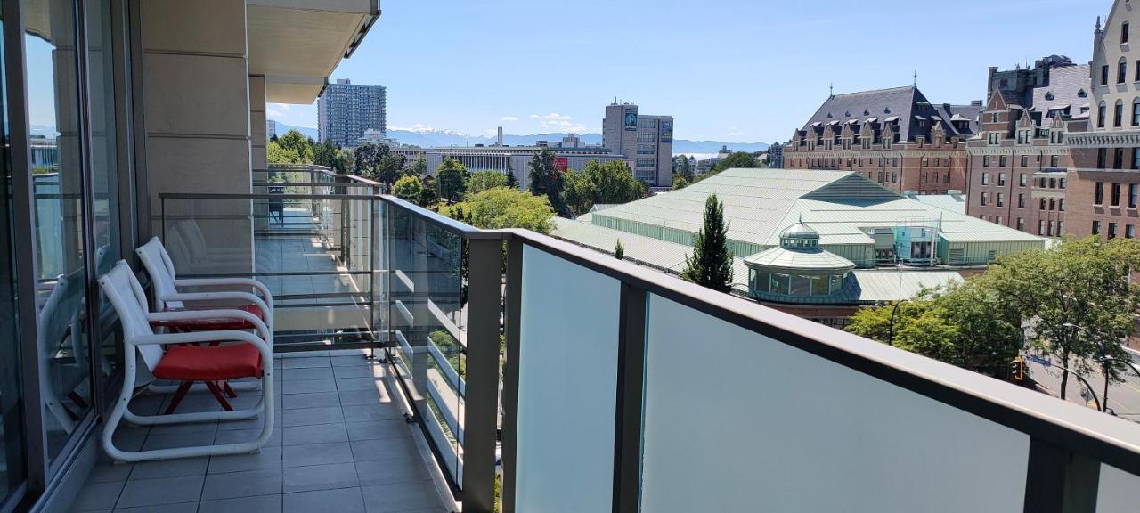 Waterfalls Hotel - Suite In Falls Downtown With Pool Victoria Bagian luar foto