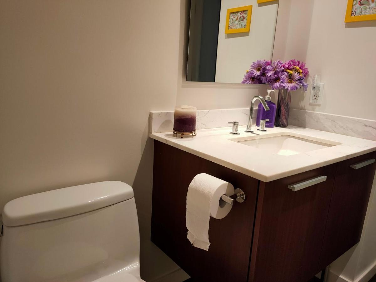 Waterfalls Hotel - Suite In Falls Downtown With Pool Victoria Bagian luar foto