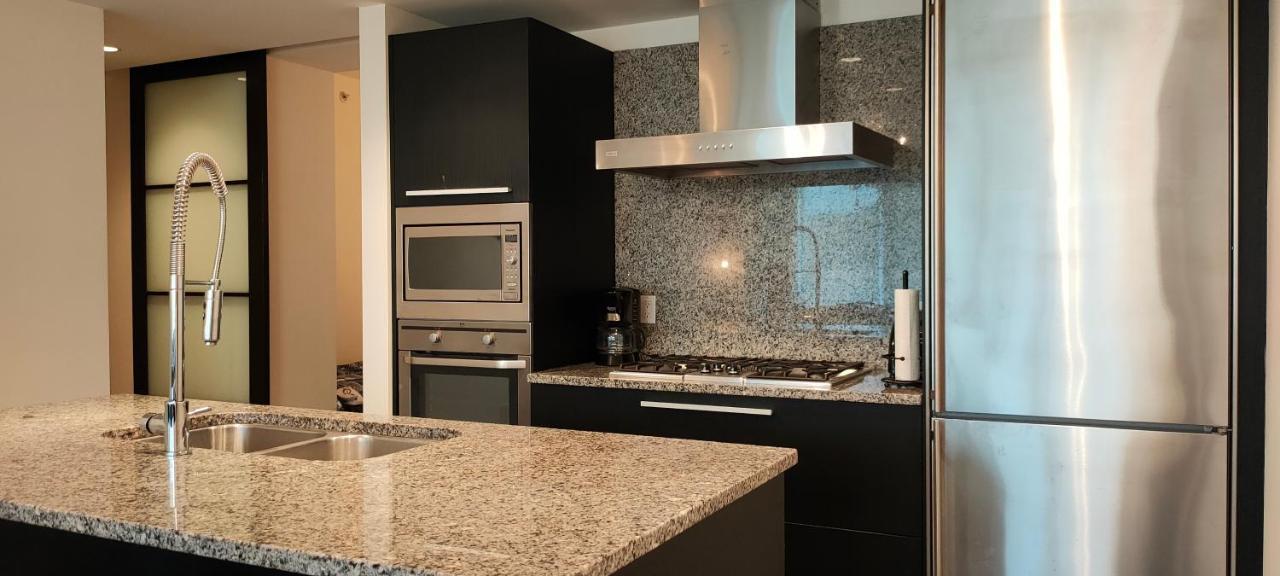 Waterfalls Hotel - Suite In Falls Downtown With Pool Victoria Bagian luar foto