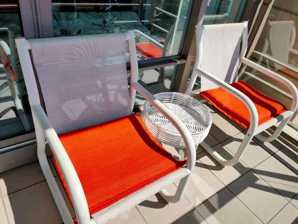 Waterfalls Hotel - Suite In Falls Downtown With Pool Victoria Bagian luar foto