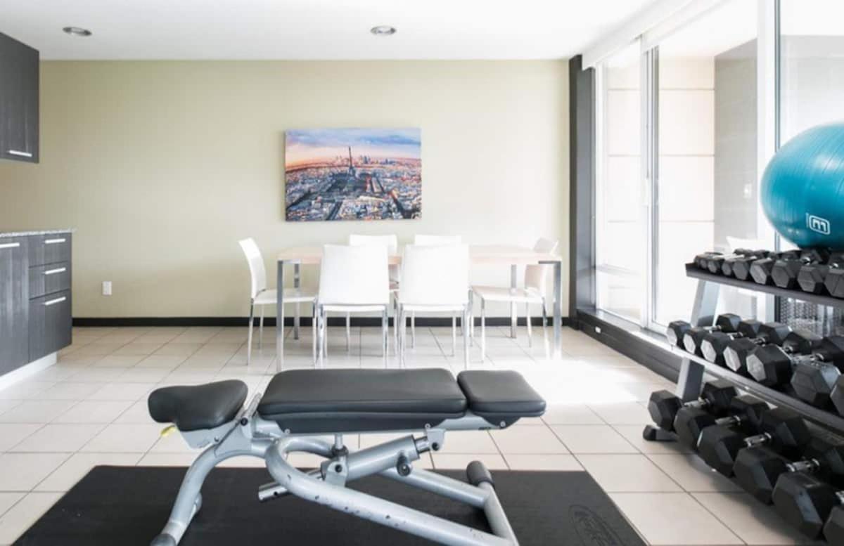 Waterfalls Hotel - Suite In Falls Downtown With Pool Victoria Bagian luar foto